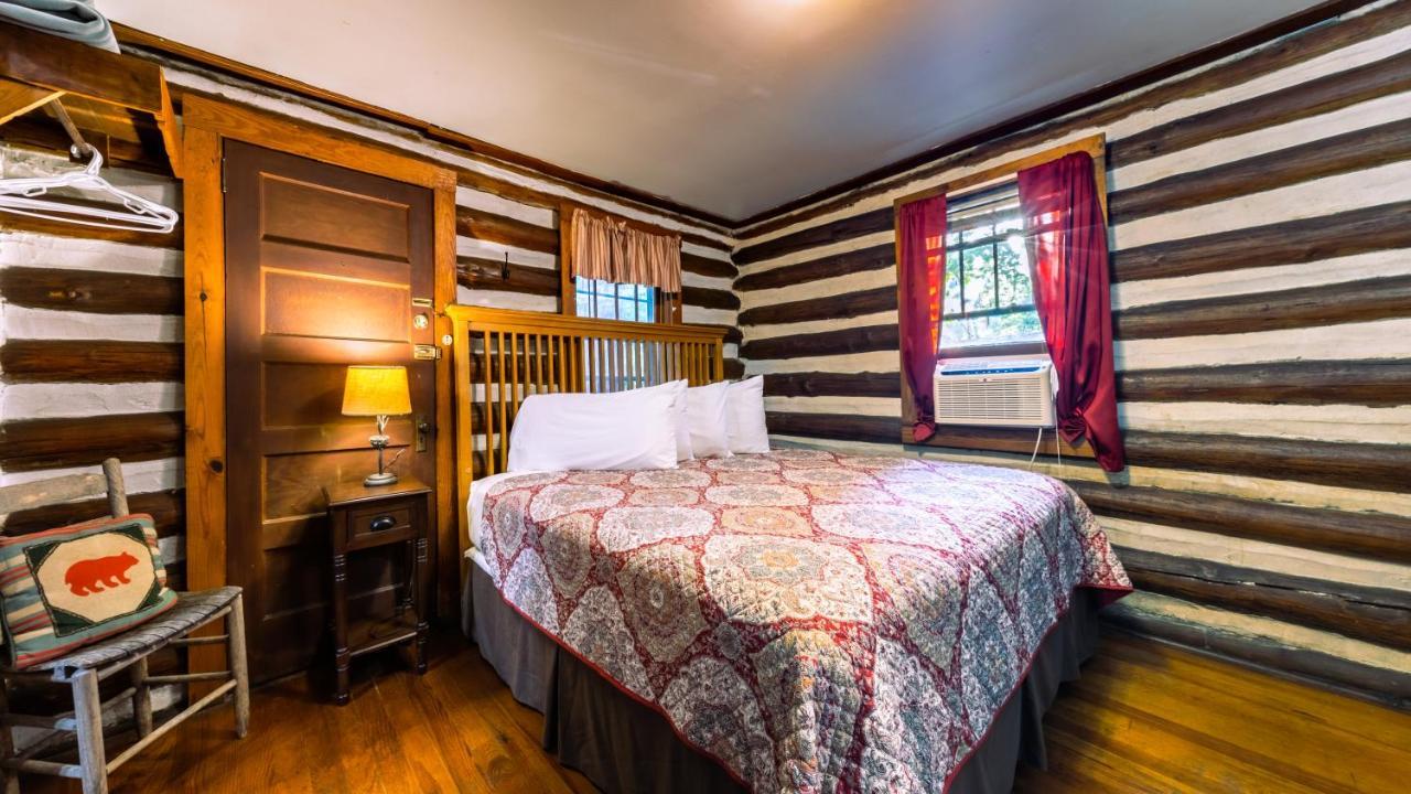 Log Cabin Motor Court Asheville Kültér fotó