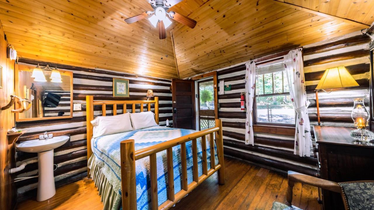 Log Cabin Motor Court Asheville Kültér fotó