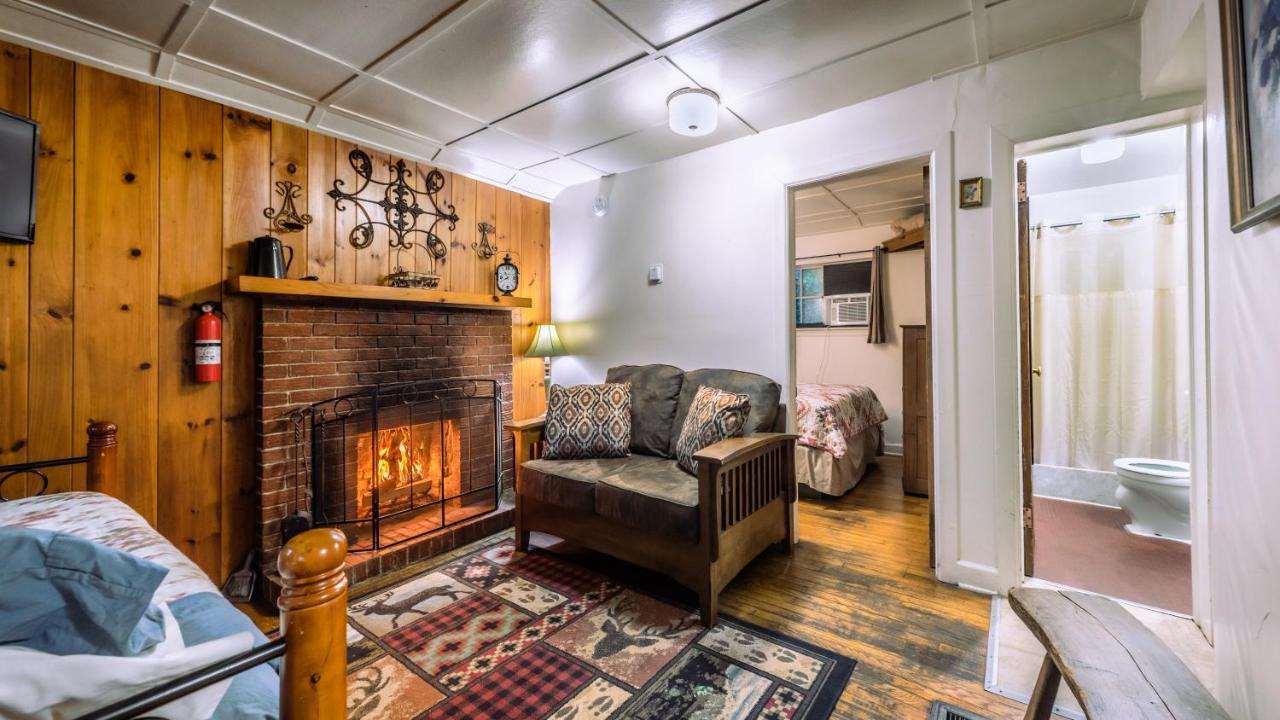 Log Cabin Motor Court Asheville Kültér fotó