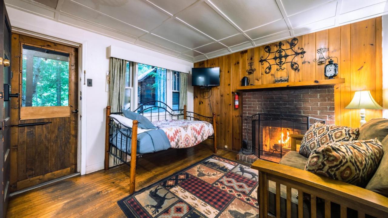 Log Cabin Motor Court Asheville Kültér fotó