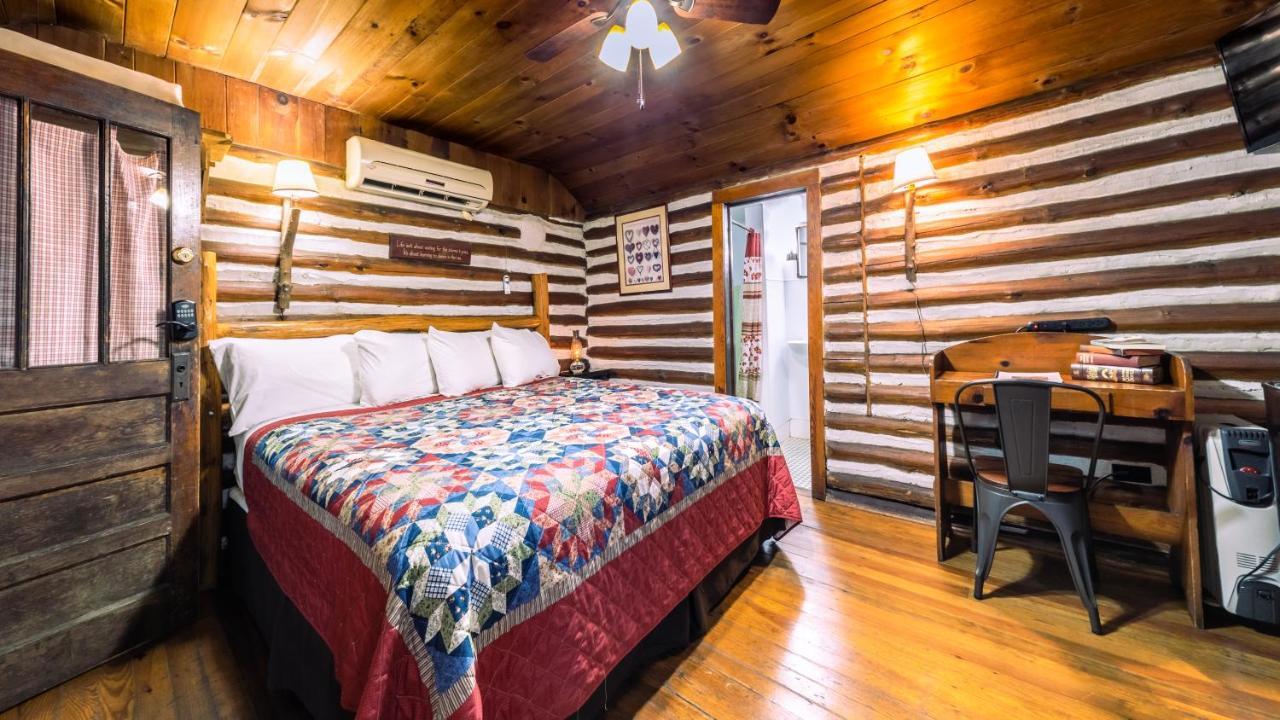 Log Cabin Motor Court Asheville Kültér fotó