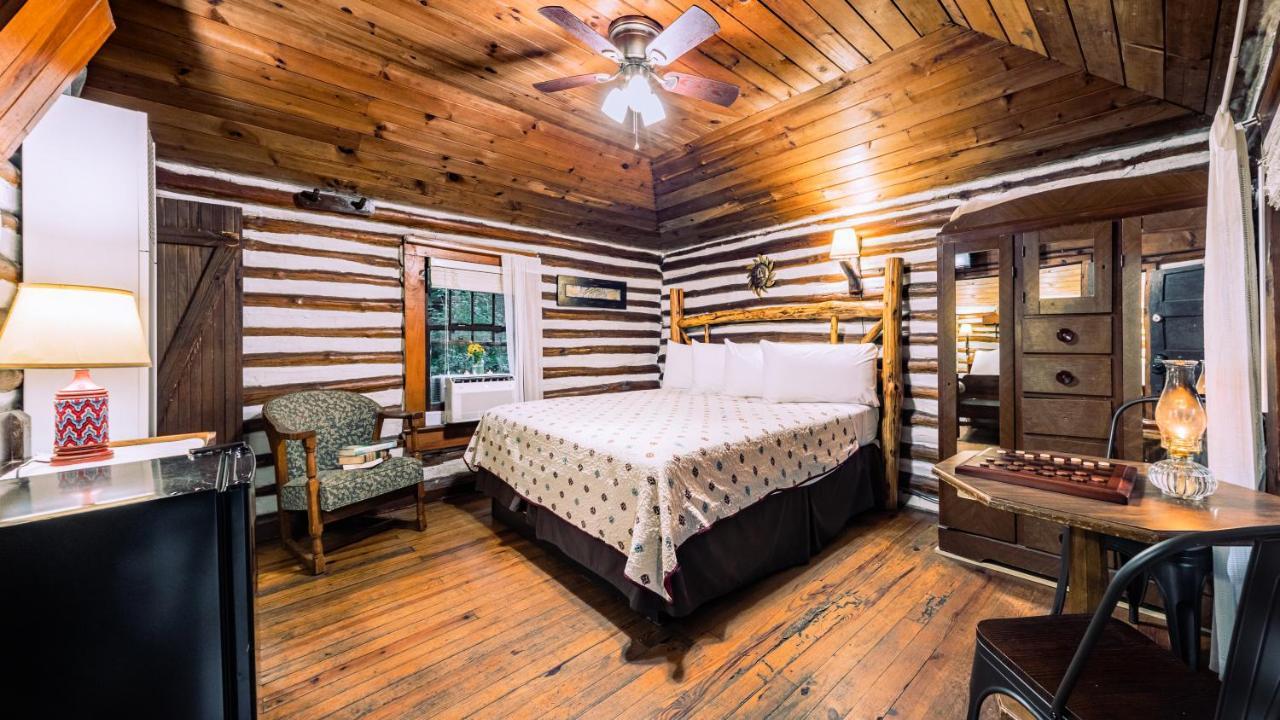 Log Cabin Motor Court Asheville Kültér fotó