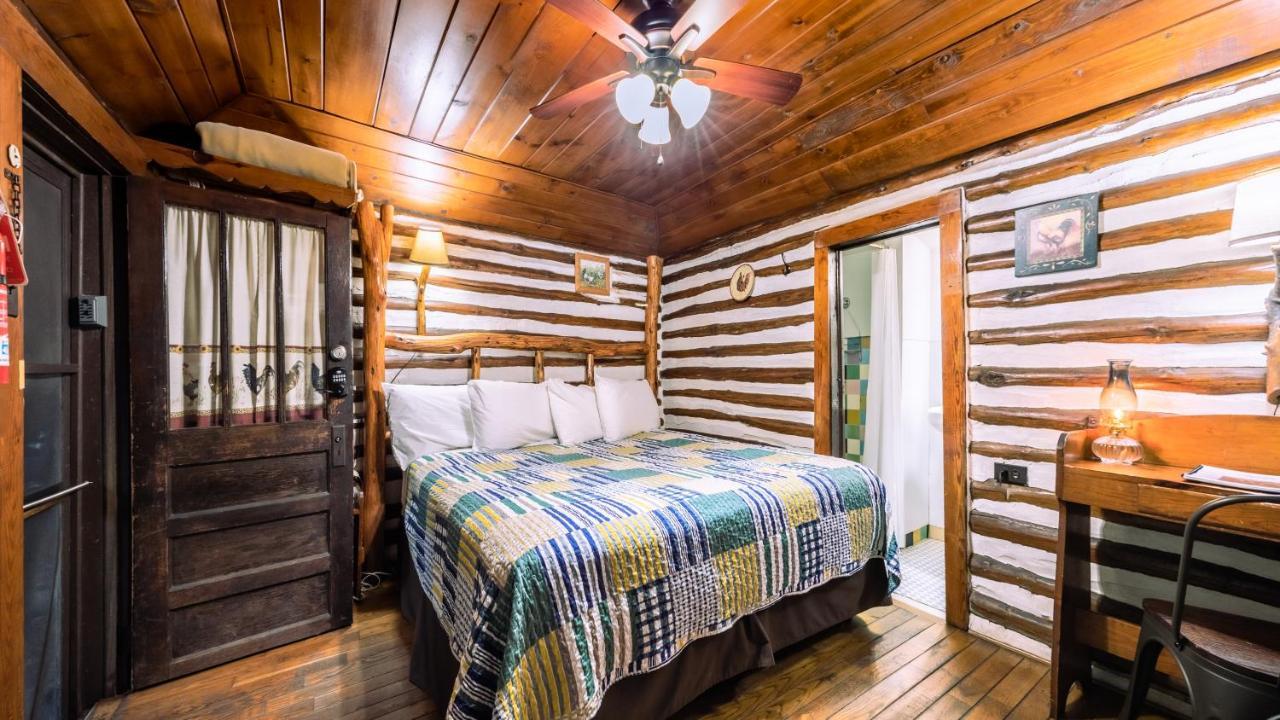 Log Cabin Motor Court Asheville Kültér fotó