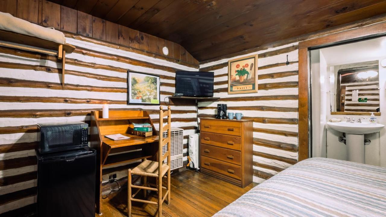 Log Cabin Motor Court Asheville Kültér fotó