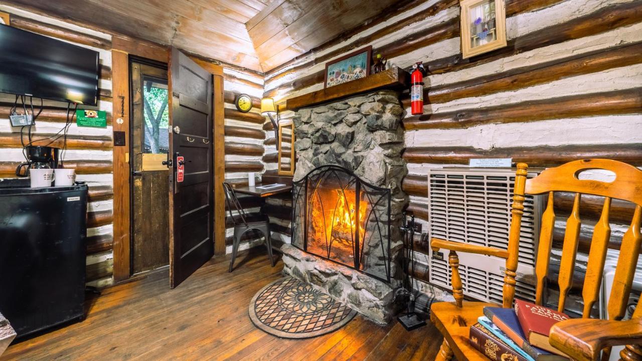 Log Cabin Motor Court Asheville Kültér fotó