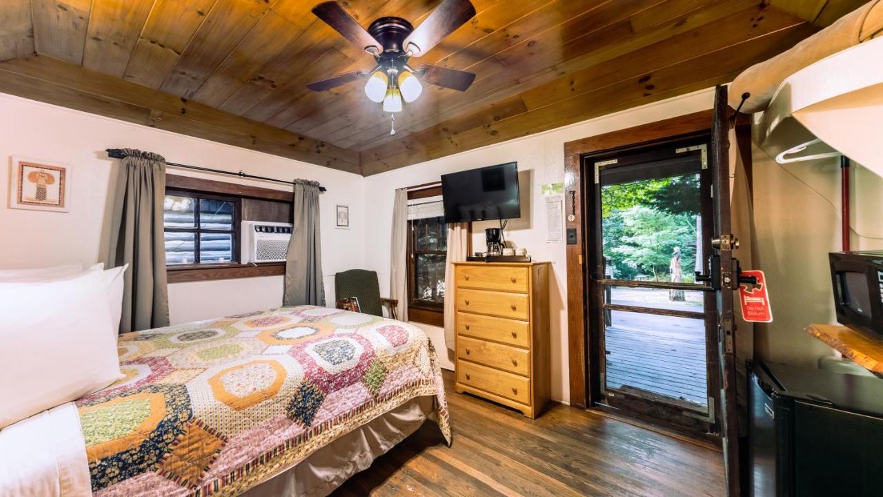 Log Cabin Motor Court Asheville Kültér fotó