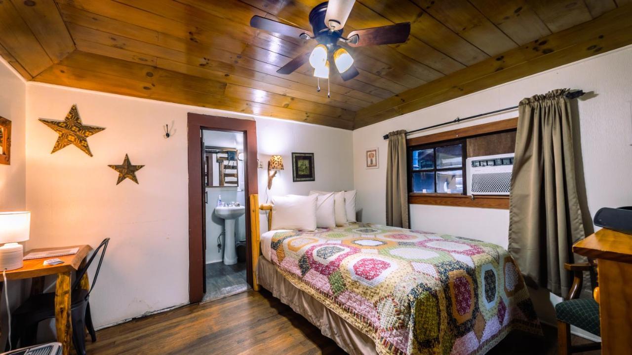 Log Cabin Motor Court Asheville Kültér fotó