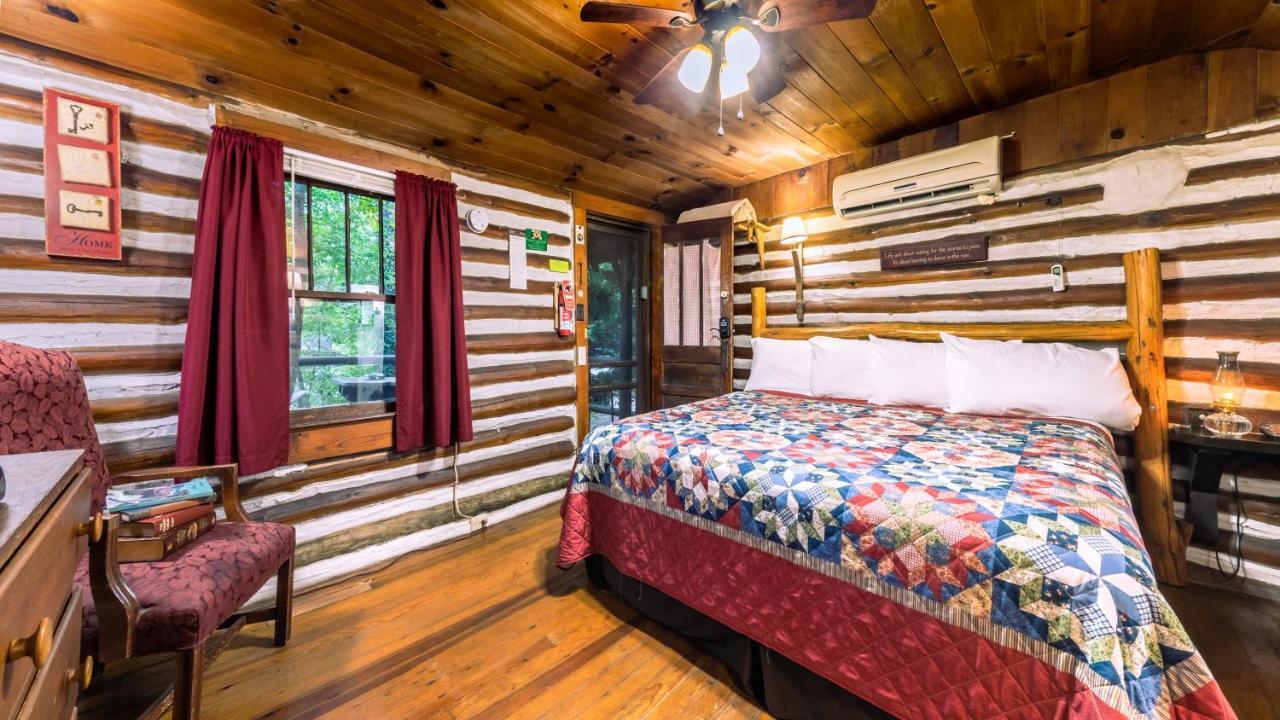 Log Cabin Motor Court Asheville Kültér fotó