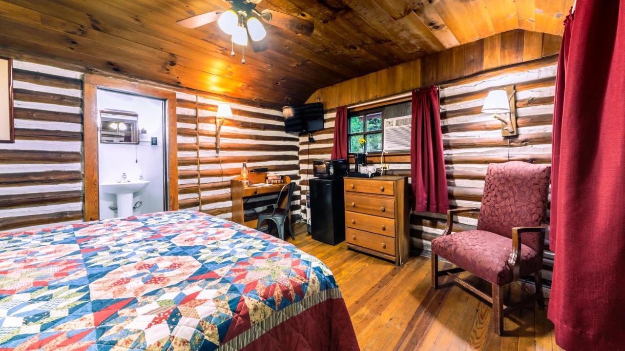 Log Cabin Motor Court Asheville Kültér fotó