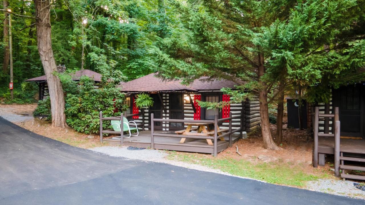 Log Cabin Motor Court Asheville Kültér fotó